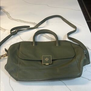 Tory Burch Green Crossbody Bag with Adjustable Strap and Structured Design